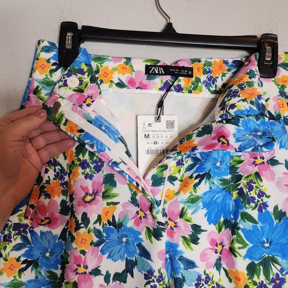NWT Zara Highwaist Multi Floral Printed Straight Leg Pants Pockets Size Medium - Picture 4 of 16